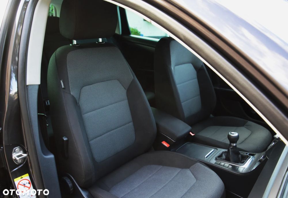 Volkswagen Passat - 29