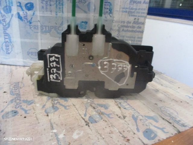 Fecho 813102L020 HYUNDAI I30 2010 FE 6 PINOS HYUNDAI I30 2010 1.6CRDI  16V 115CV 5P CINZA F ESQ 6 PINOS - 1