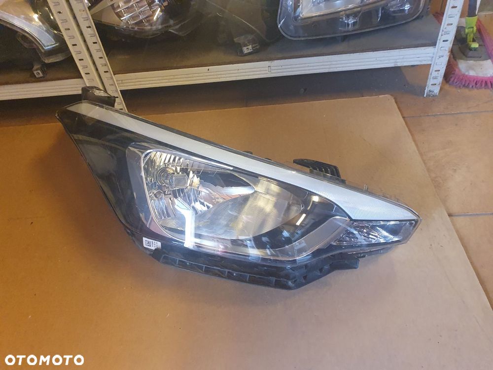 REFLEKTOR PRAWY HYUNDAI I20 II 14- EUROPA