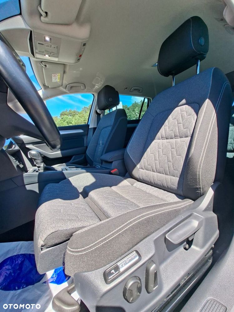 Volkswagen Passat - 11