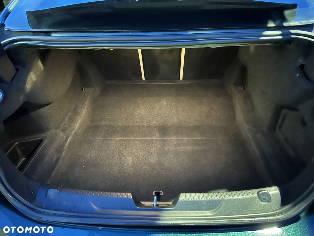 Jaguar XE 2.0 D Prestige - 21