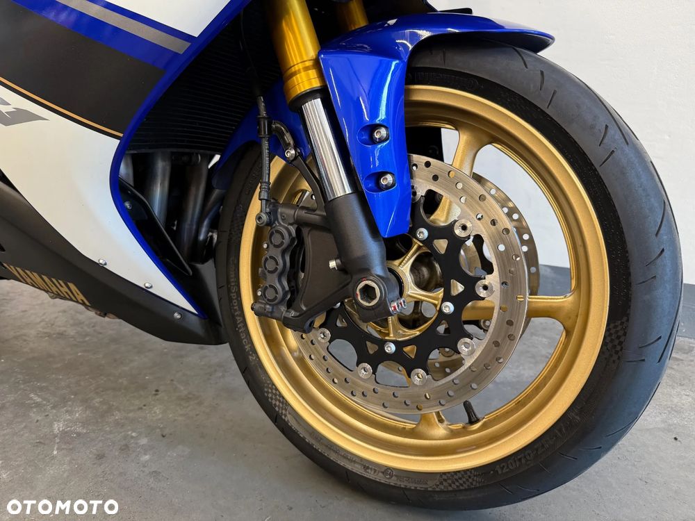 Yamaha R1 - 14