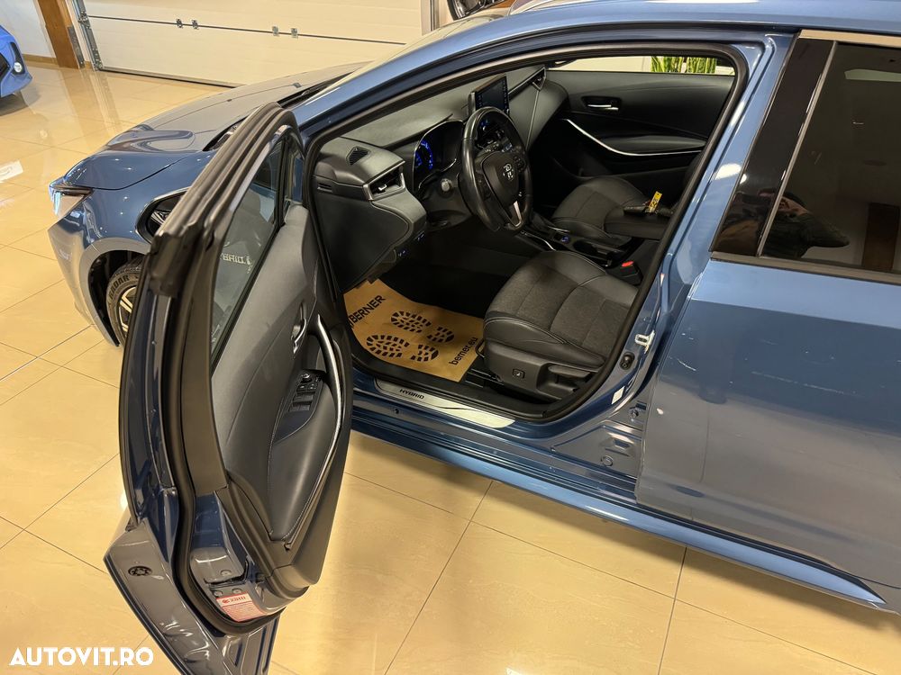 Toyota Corolla 1.8 Hybrid Team Deutschland - 8