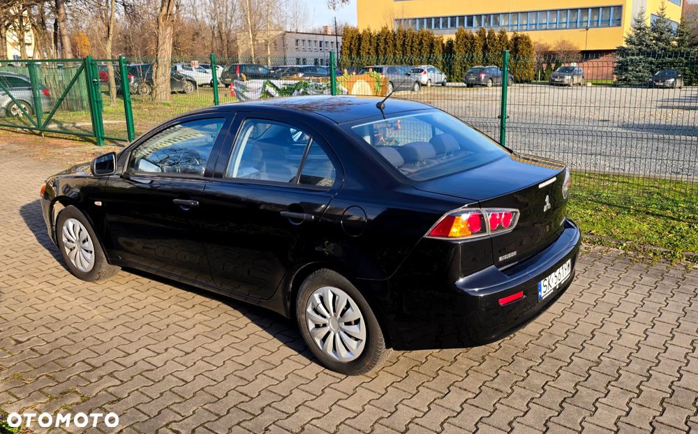 Mitsubishi Lancer 1.6 Invite - 2