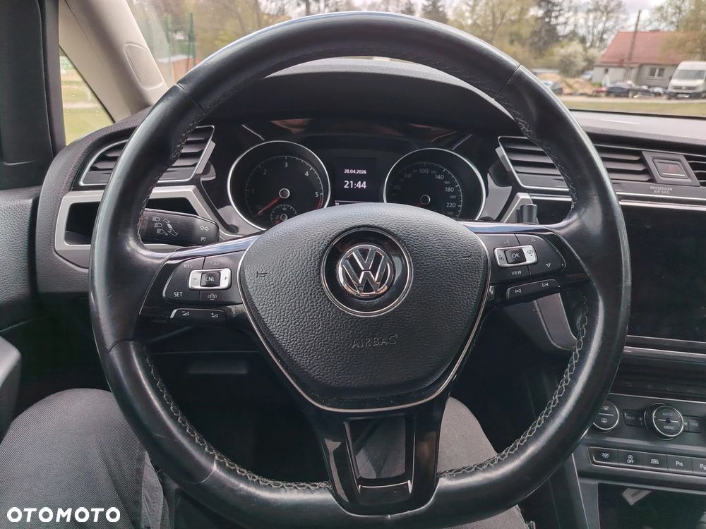 Volkswagen Touran - 22