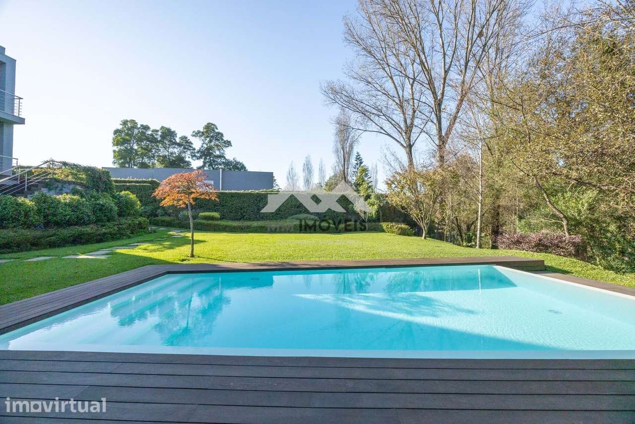 Moradia T4 | Renovada | 4 frentes | Jardim | Piscina | Miramar - Grande imagem: 4/60