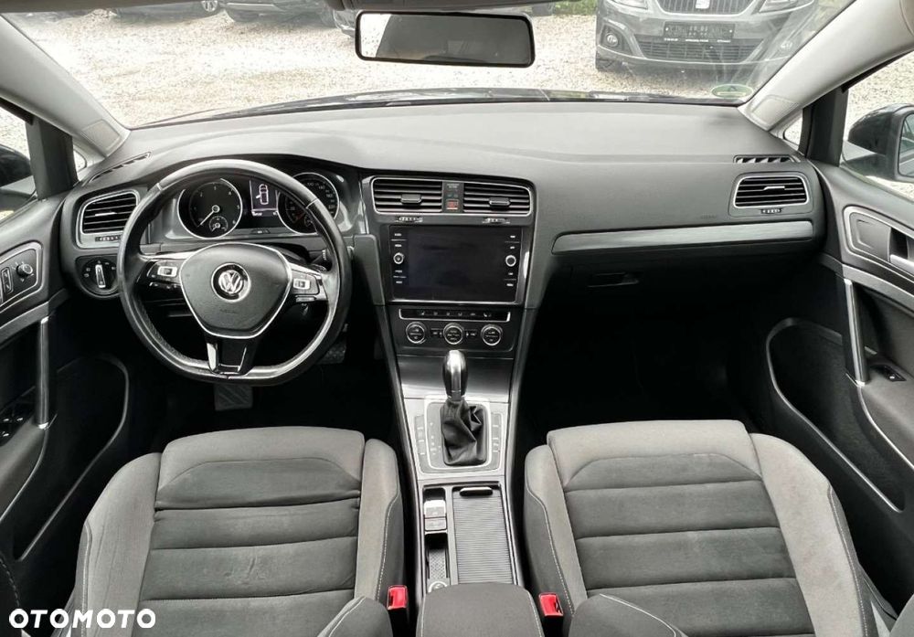 Volkswagen Golf - 8