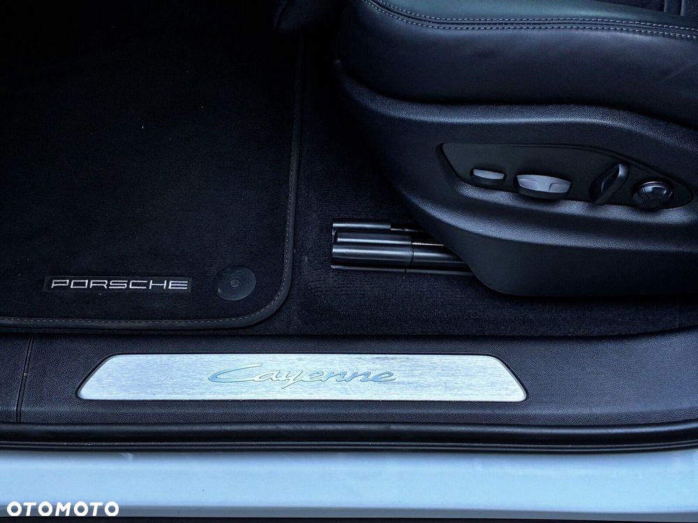 Porsche Cayenne - 21