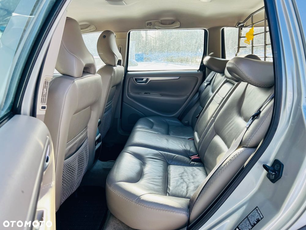 Volvo XC 70 AWD Momentum - 24