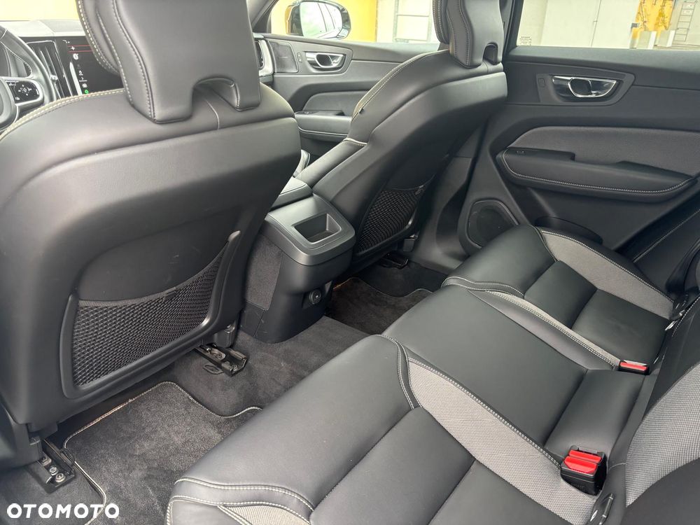 Volvo XC 60 B4 D AWD R-Design - 17