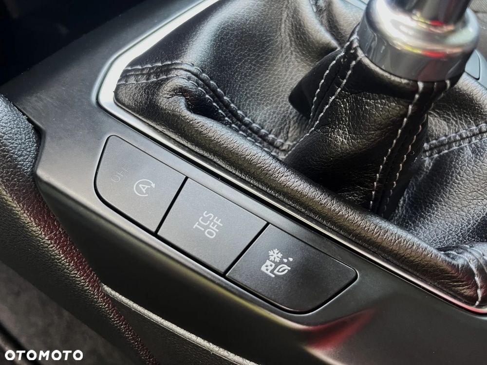 Ford Focus 1.0 EcoBoost Hybrid ACTIVE X - 30