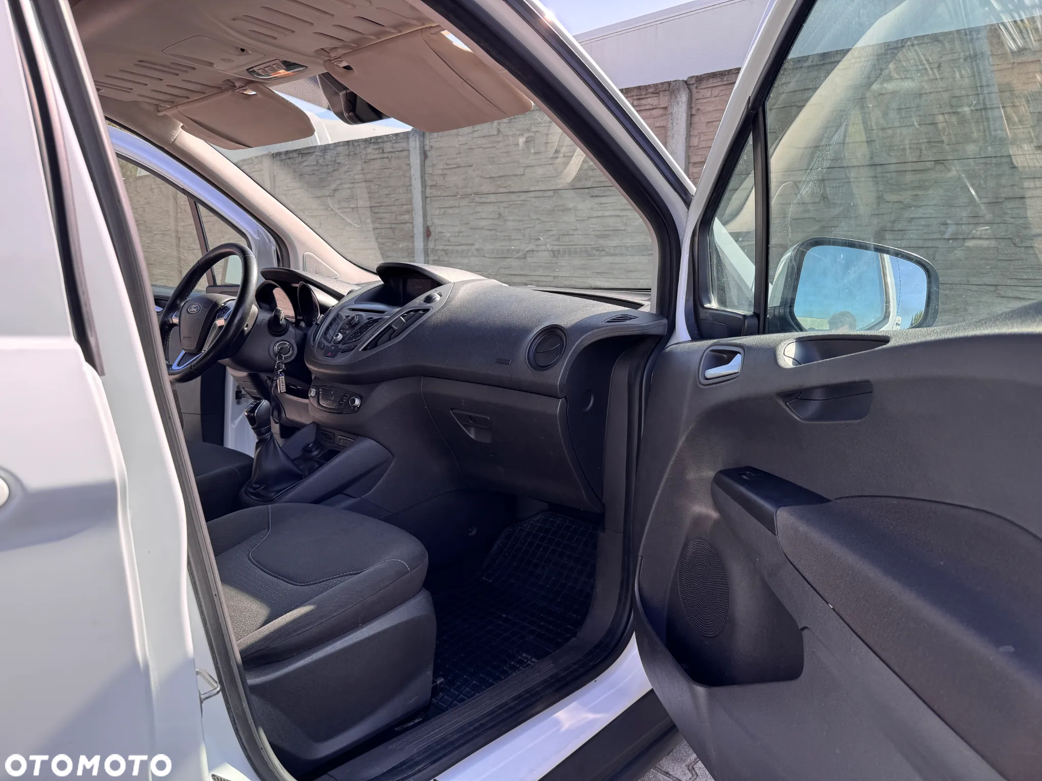 Ford Transit Courier - 13