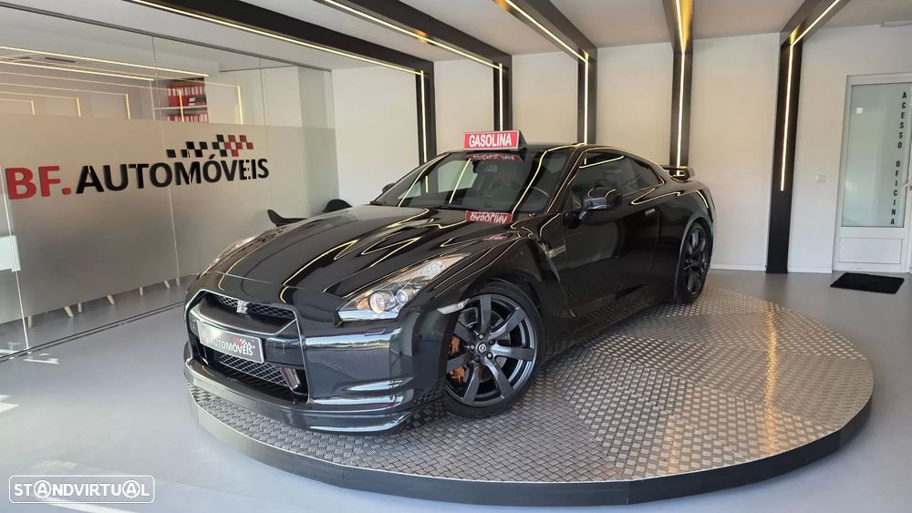 Nissan GT-R - 12