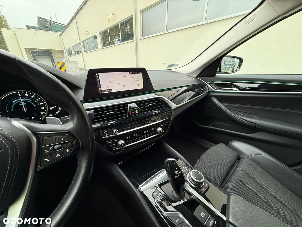 BMW Seria 5 530e iPerformance xDrive Sport Line sport - 35
