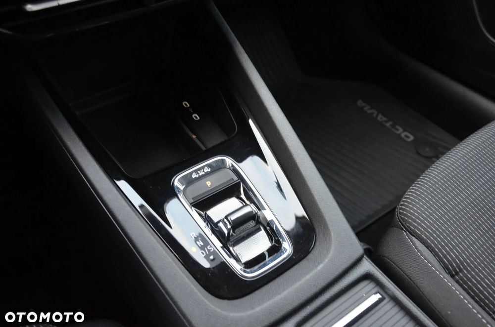 Skoda Octavia 2.0 TDI DSG 4x4 Style - 26