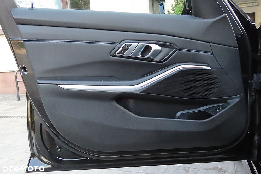 BMW Seria 3 320d xDrive M Sport sport - 23