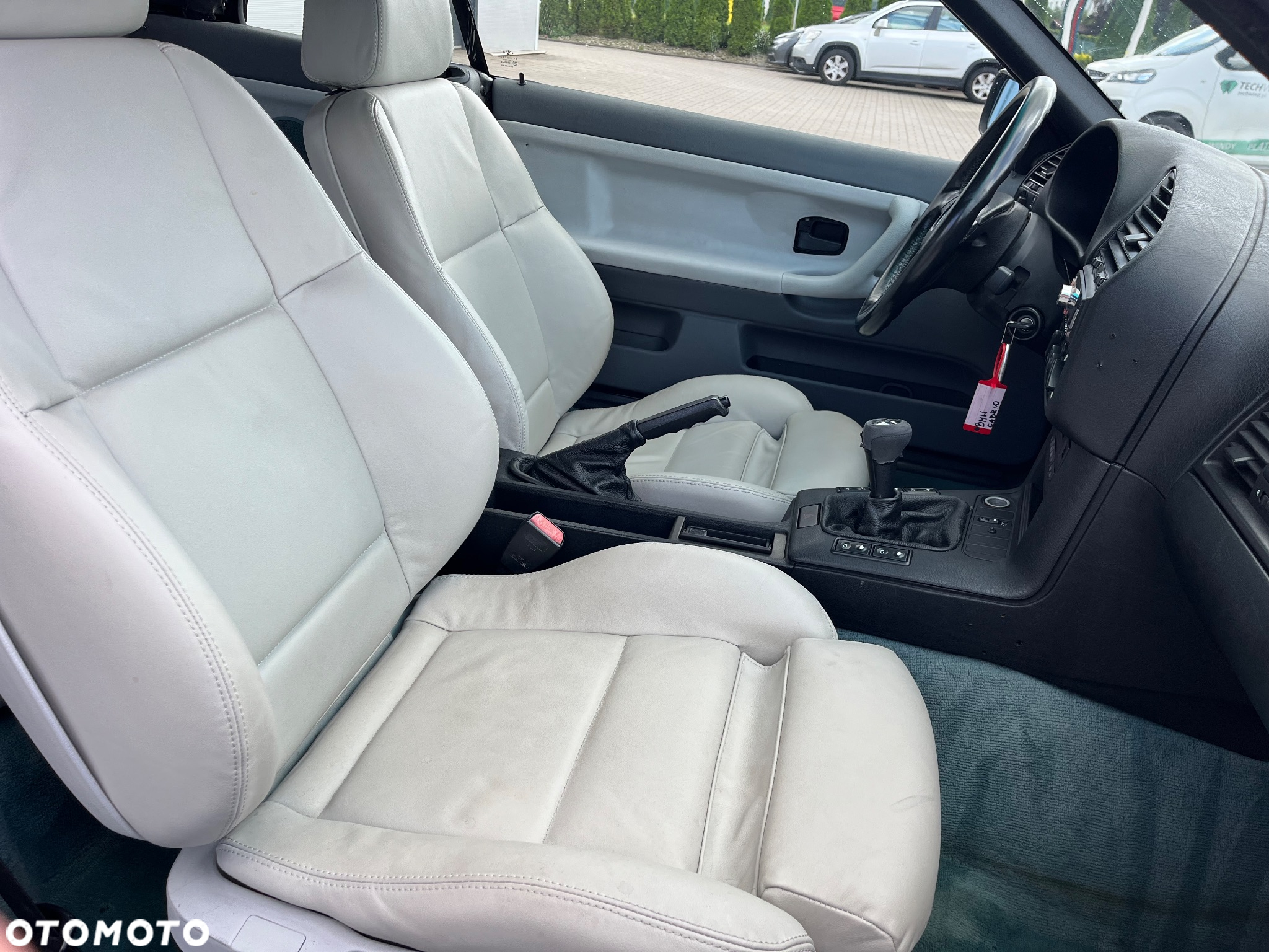 BMW Seria 3 318i Cabriolet - 28