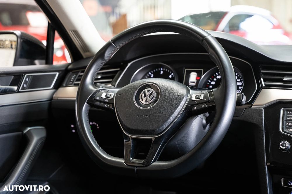 Volkswagen Passat 2.0 TDI SCR Comfortline - 13