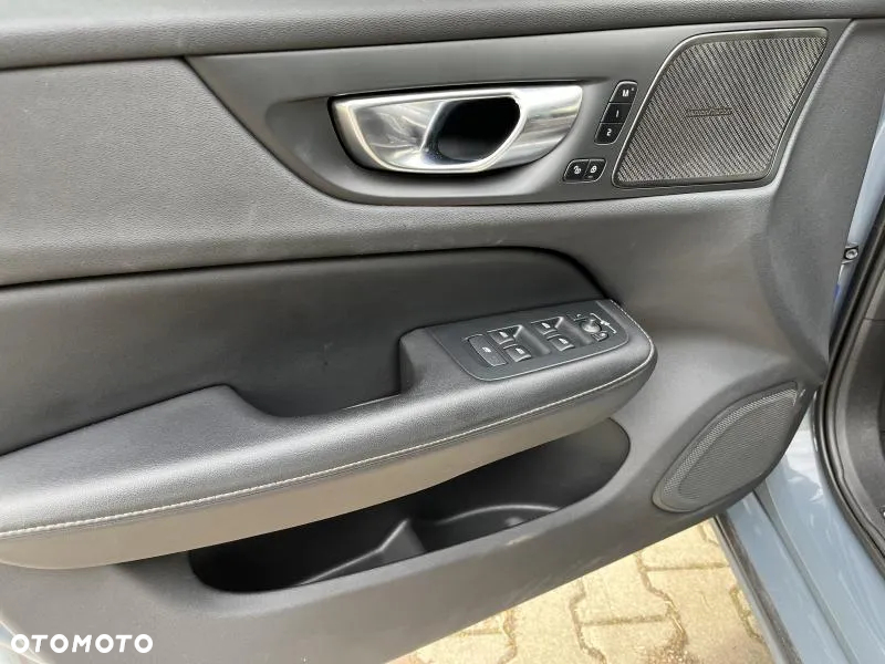 Volvo V60 B4 B R-Design - 9