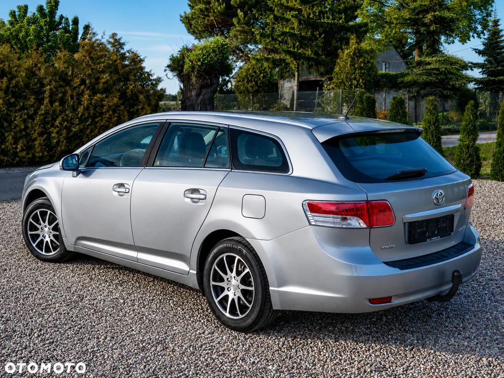 Toyota Avensis 1.8 Sol plus NAVI - 8