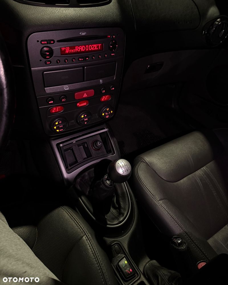 Alfa Romeo GT 1.9JTD 16V Black Line - 19