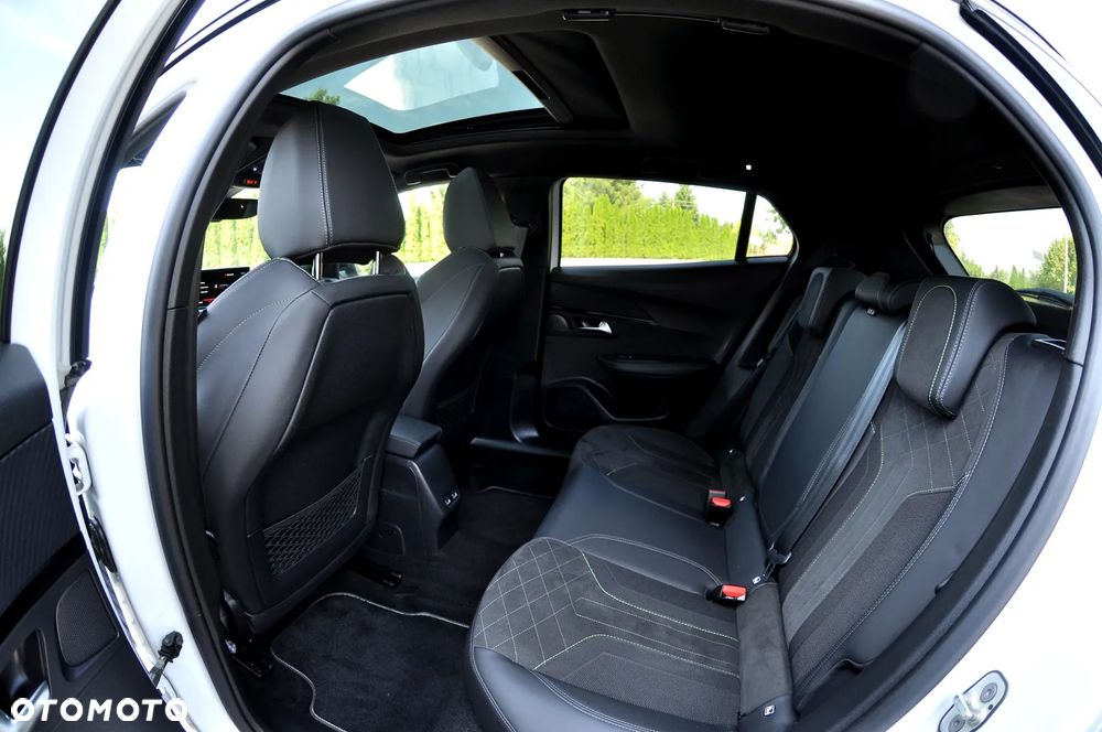 Peugeot 2008 PureTech 130 EAT8 GT - 24