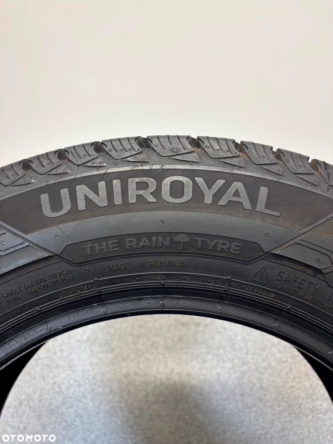 1 OPONA ZIMOWA UNIROYAL 215/65/16C 109/107R  SNOW MAX 3 - 4