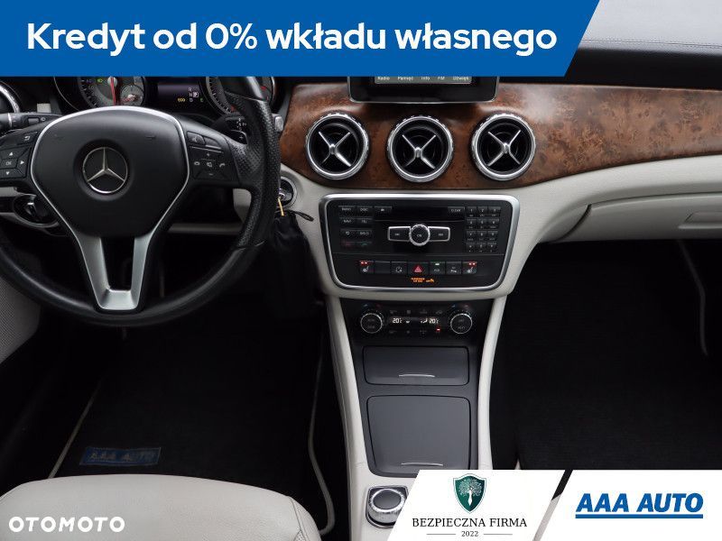 Mercedes-Benz GLA - 13