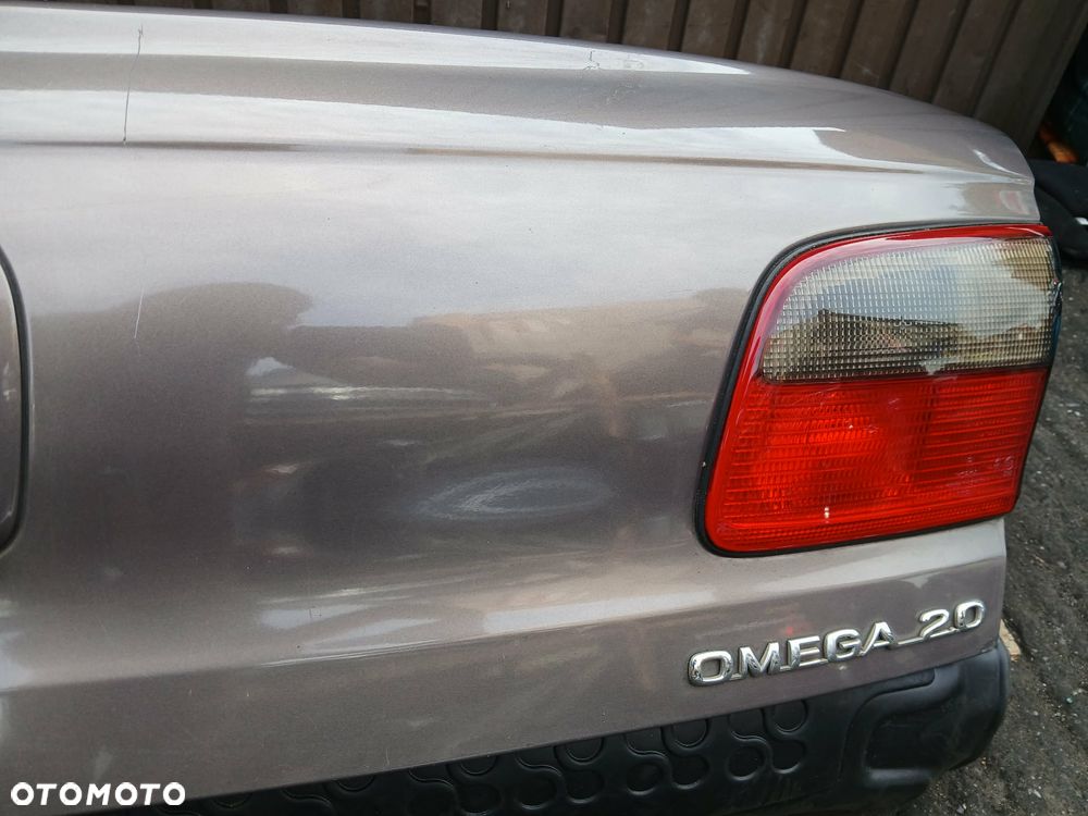 Opel Omega sedan klapa bagażnika - 3