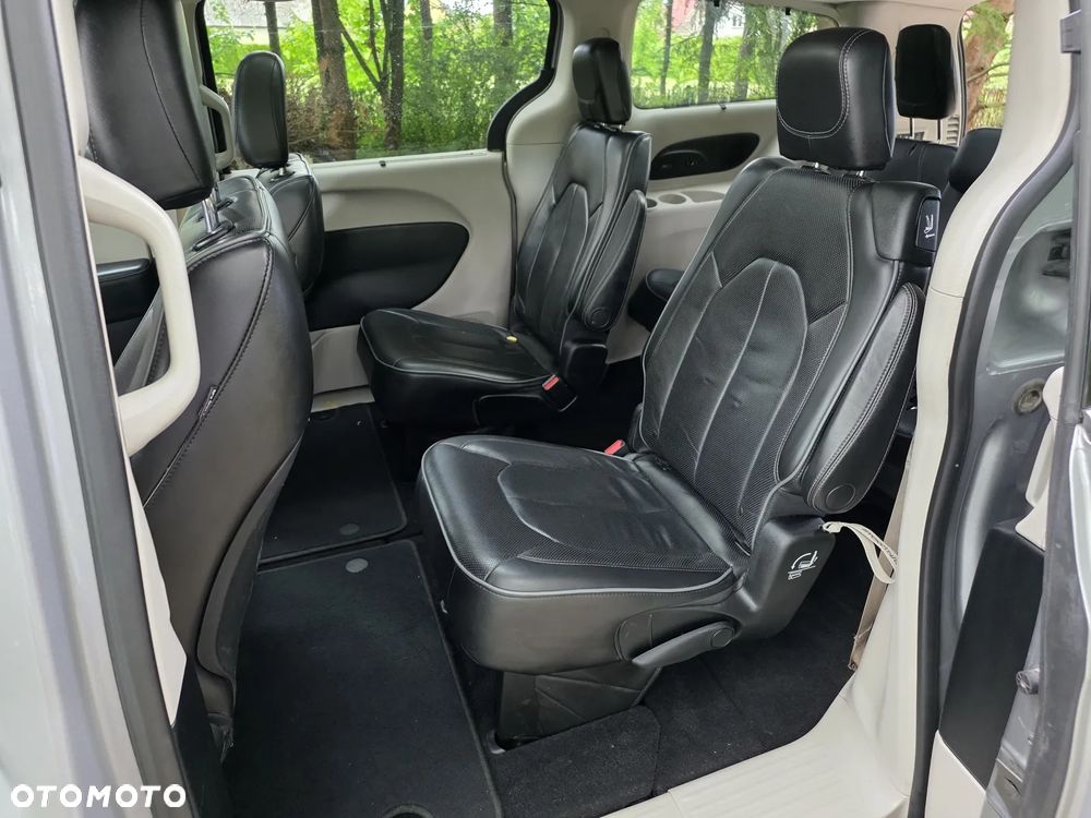 Chrysler Pacifica - 20