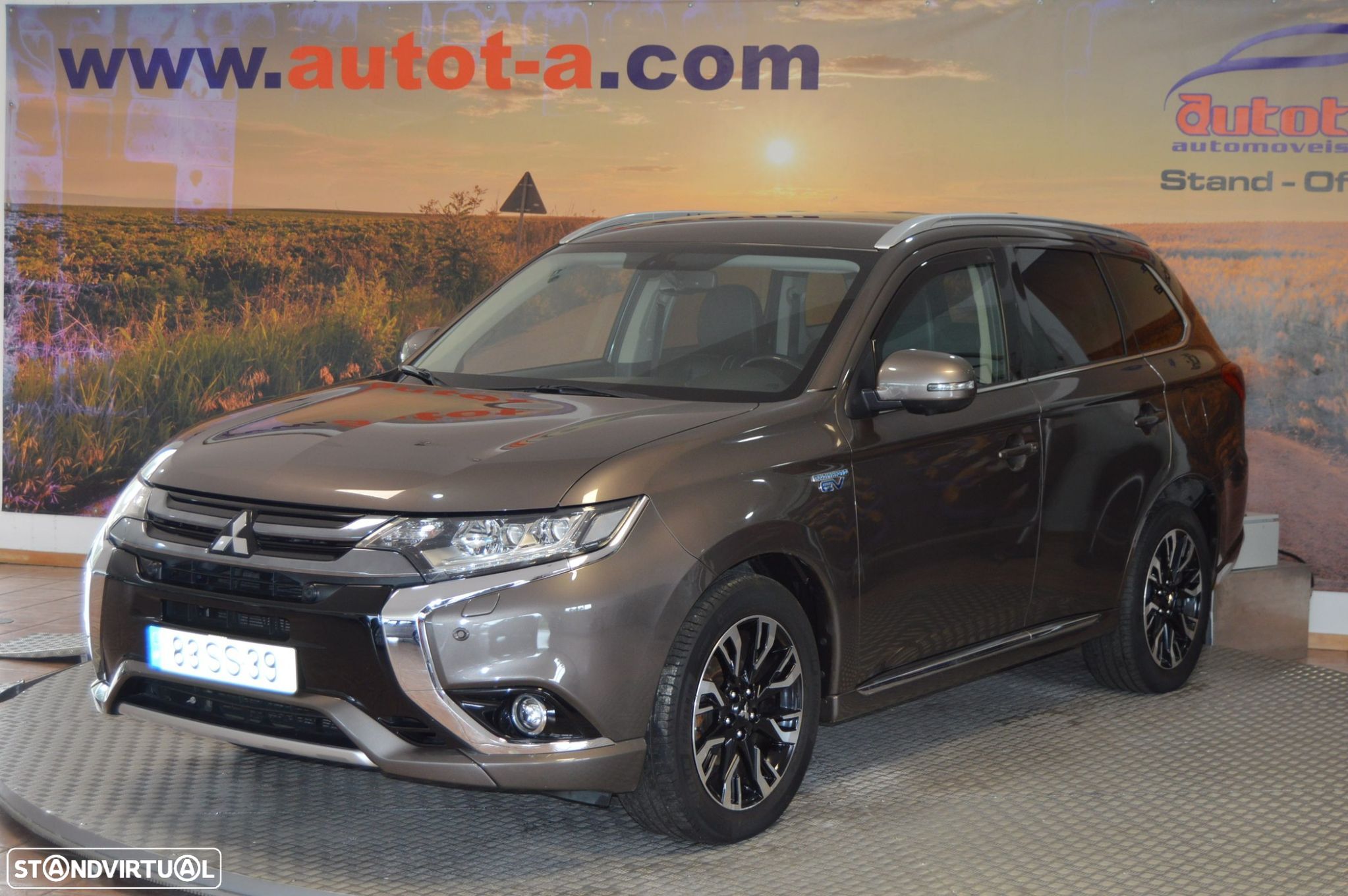Mitsubishi Outlander 2.0 PHEV Instyle Navi - 1