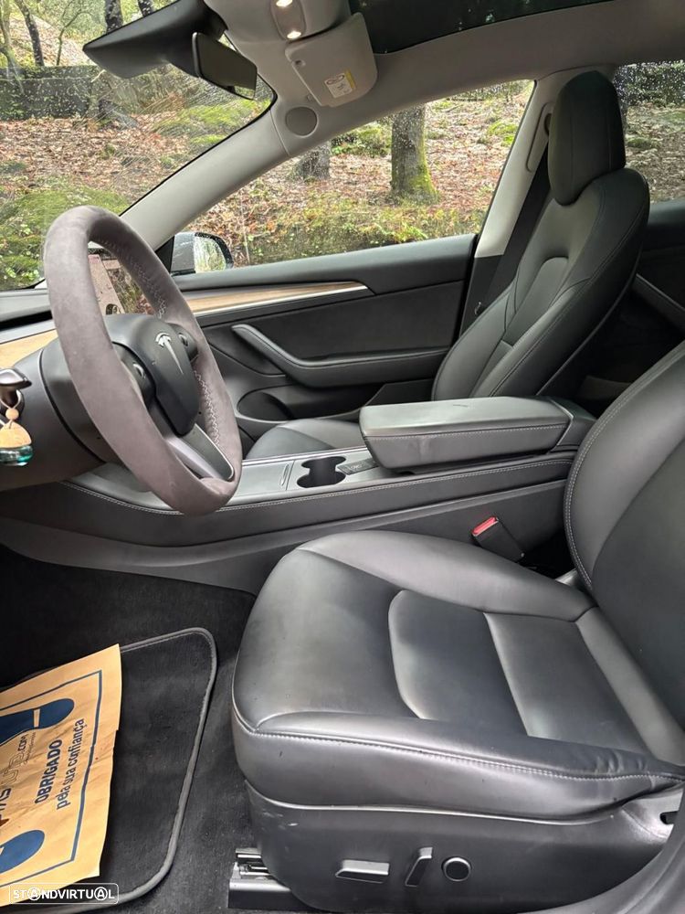 Tesla Model 3 Performance Dual Motor AWD - 24