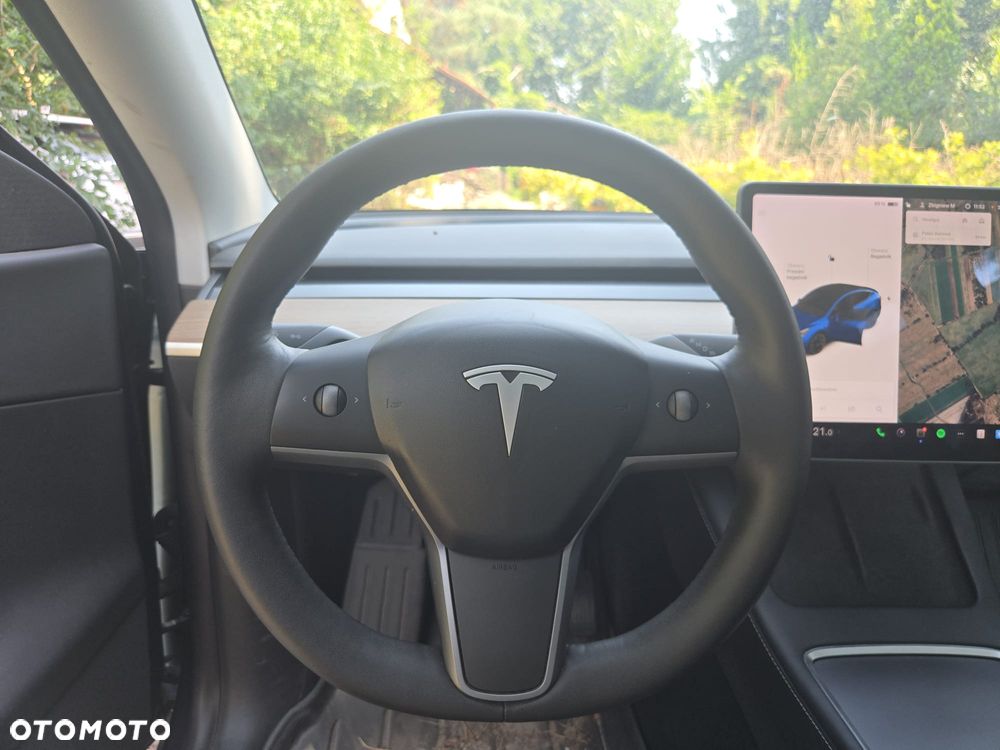 Tesla Model Y Long Range AWD - 16