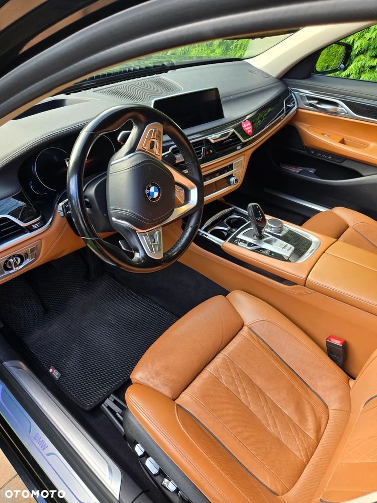 BMW Seria 7 2018 photo 2