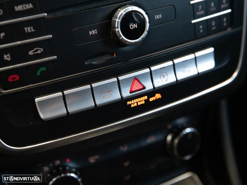 Mercedes-Benz CLA 200 d Shooting Brake AMG Line - 17