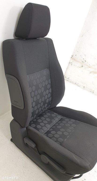 FOTEL PRAWY PASAŻERA SUZUKI SPLASH OPEL AGILA B - 2