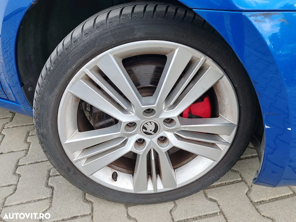 Skoda Octavia 2.0 TSI DSG RS - 22