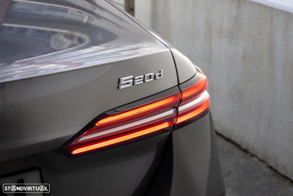 BMW 520 d Pack Desportivo M - 11