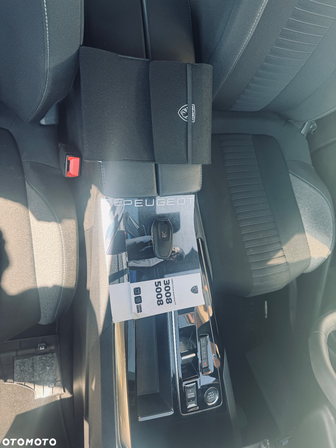 Peugeot 3008 1.6 PureTech Hybrid PHEV Allure S&S EAT8 - 26