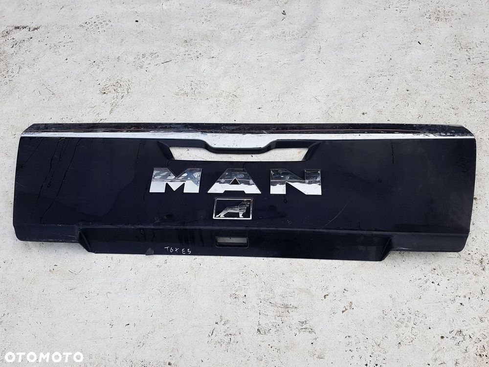 MASKA ATRAPA GRILL EMBLEMAT MAN TGX EURO 5 - 1