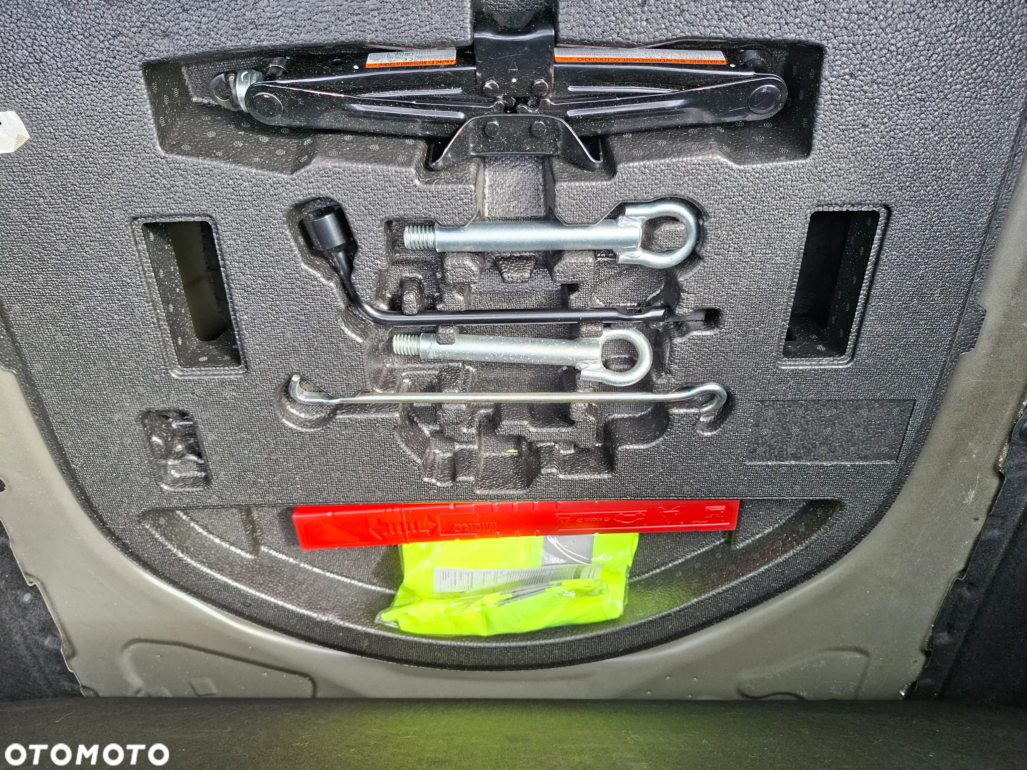 Toyota Corolla 1.8 Hybrid Comfort - 14