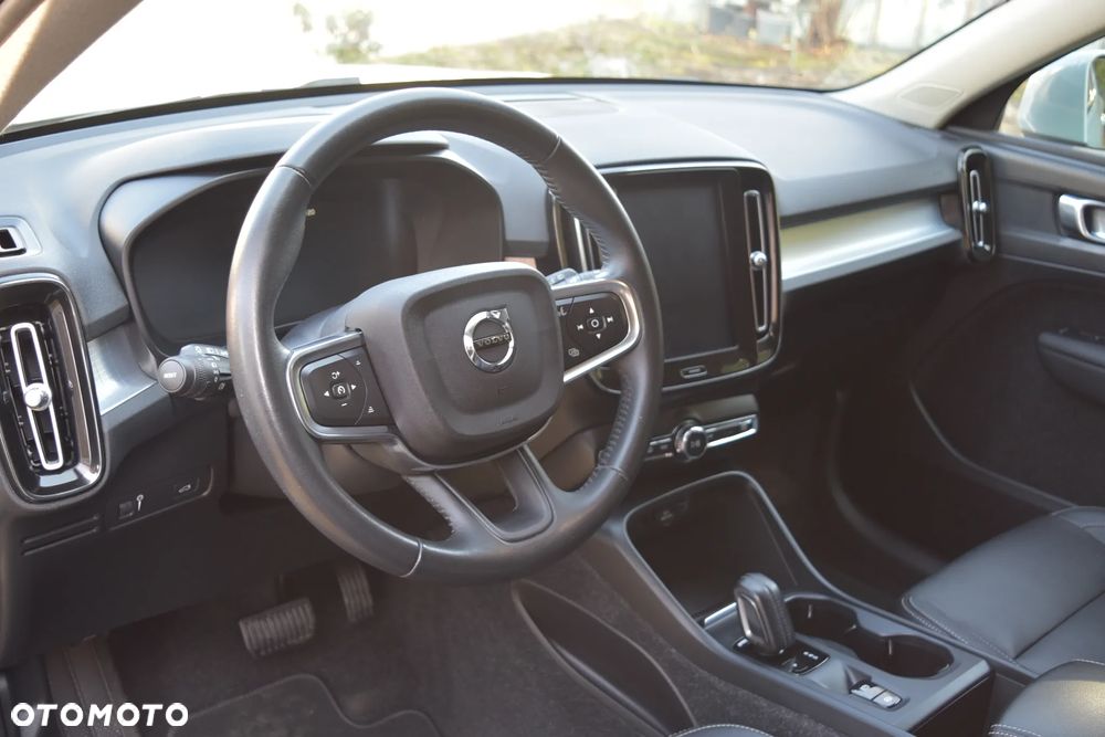 Volvo XC 40 T5 AWD Geartronic Momentum Pro - 8