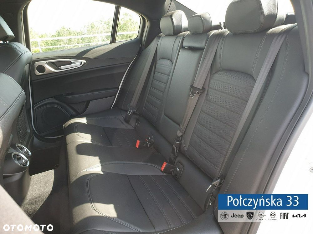 Alfa Romeo Giulia - 17