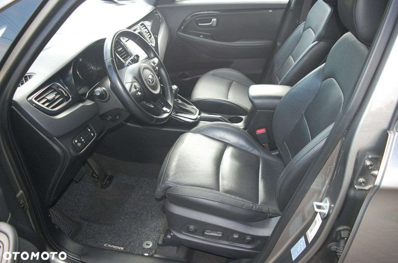 Kia Carens - 5