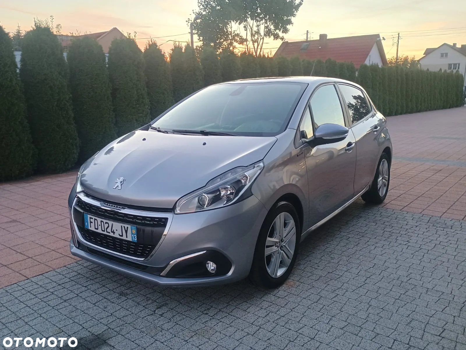 Peugeot 208 - 12