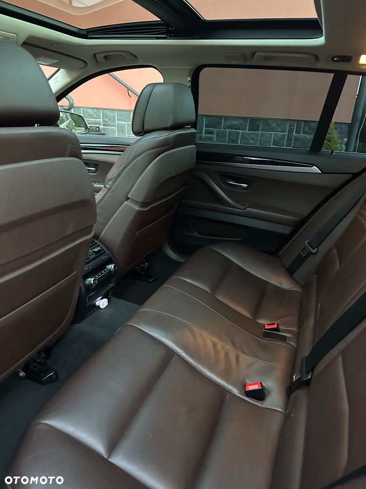 BMW Seria 5 525d xDrive Luxury Line - 9