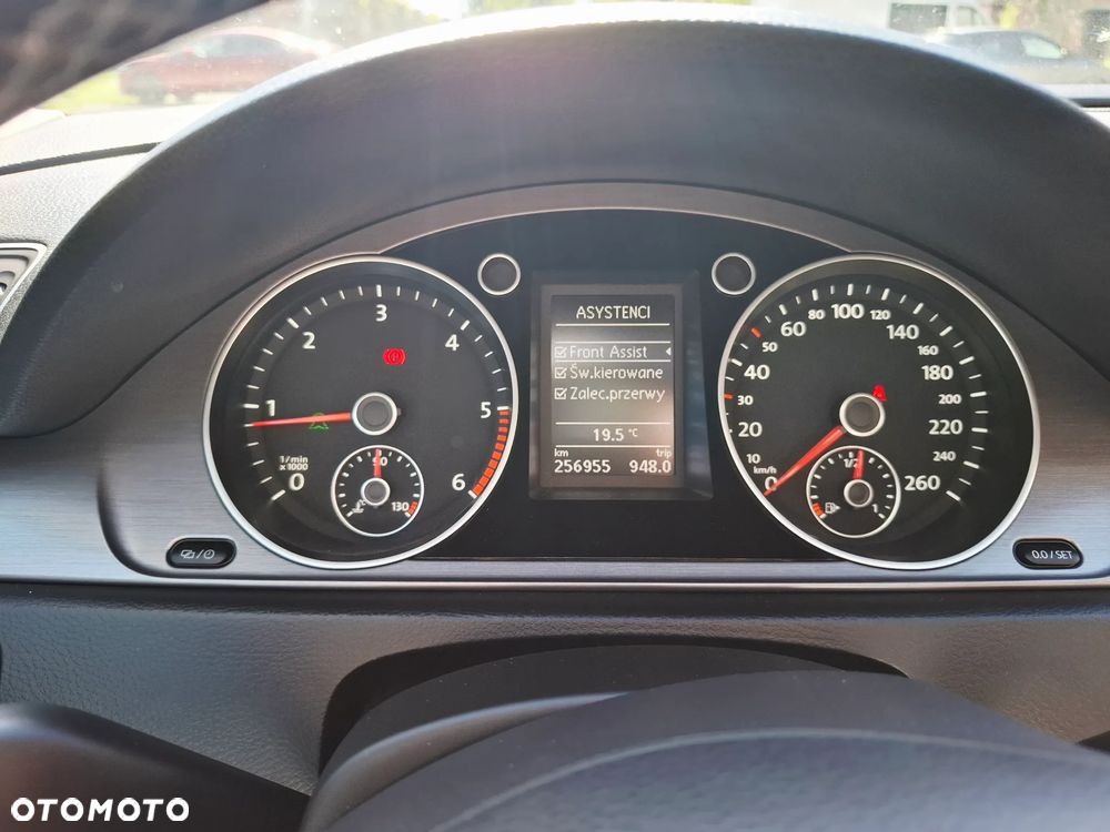Volkswagen Passat 2.0 TDI BlueMotion Technology Comfortline - 28