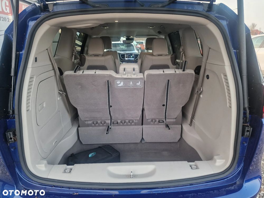 Chrysler Pacifica - 12