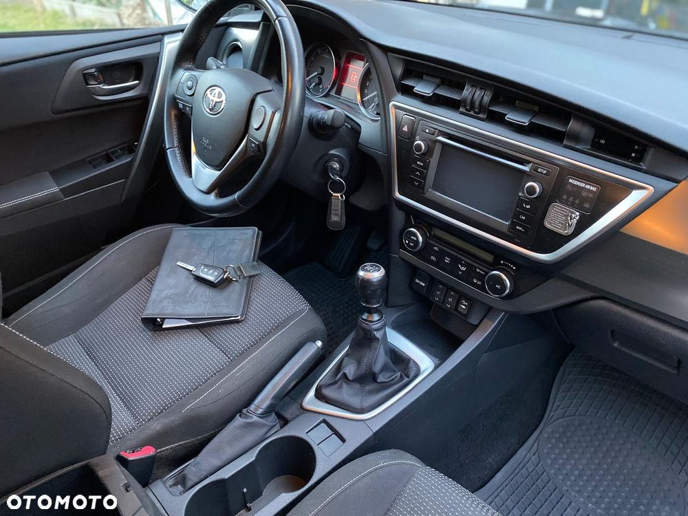 Toyota Auris 1.6 Premium - 3