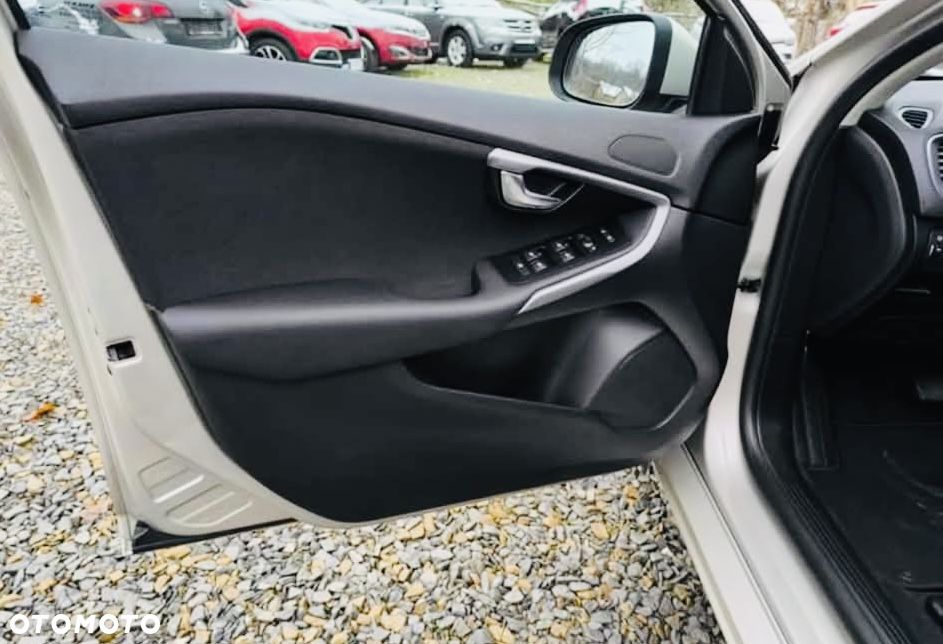 Volvo V40 D2 Geartronic Momentum - 17
